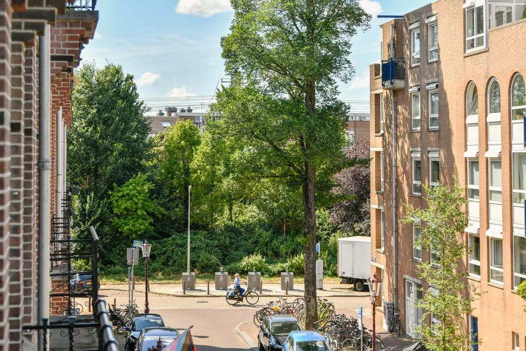 Photo 17 of Madurastraat 18-2V