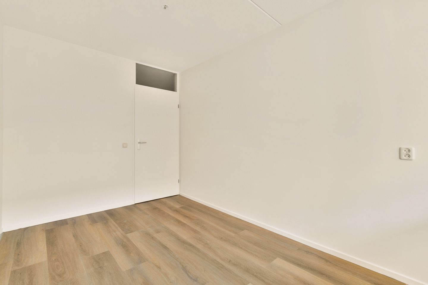 Photo 10 of Trompenburgstraat 6-G