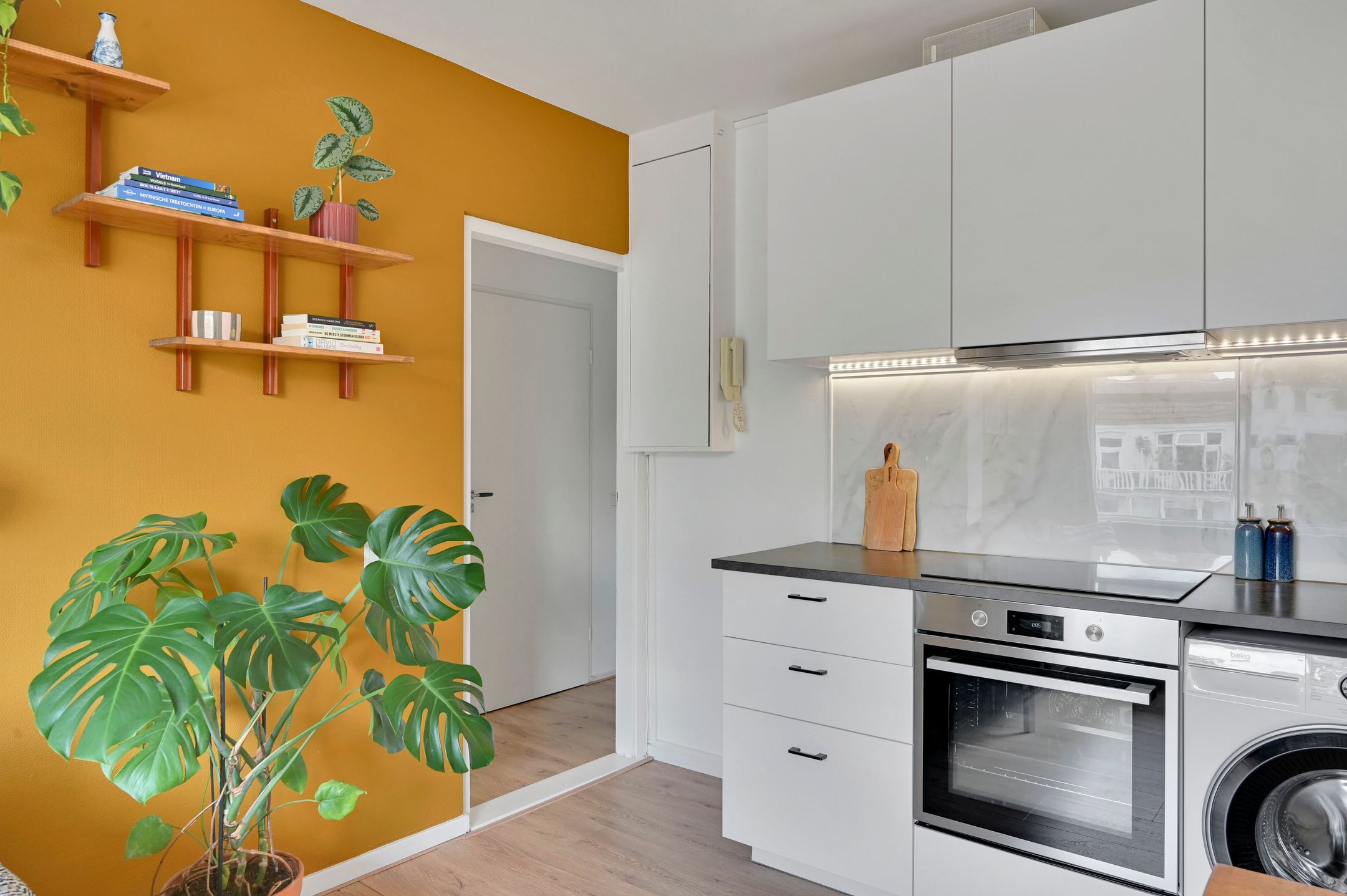 Photo 6 of Zoutmanstraat 48-R