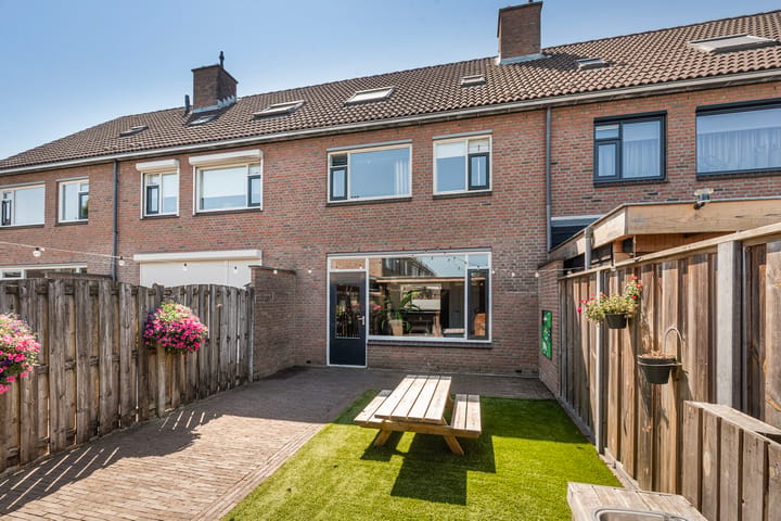 Tussenwoning te koop: van Coeverdenstraat 5, Goor