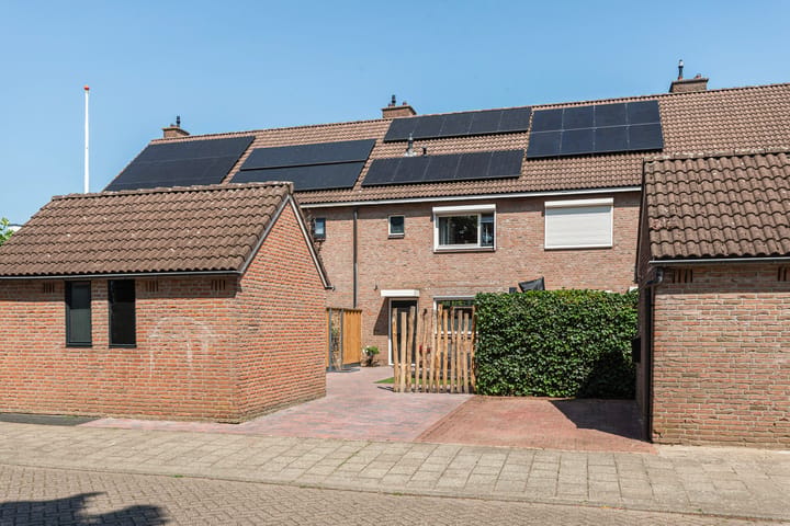 Tussenwoning te koop: van Coeverdenstraat 5, Goor