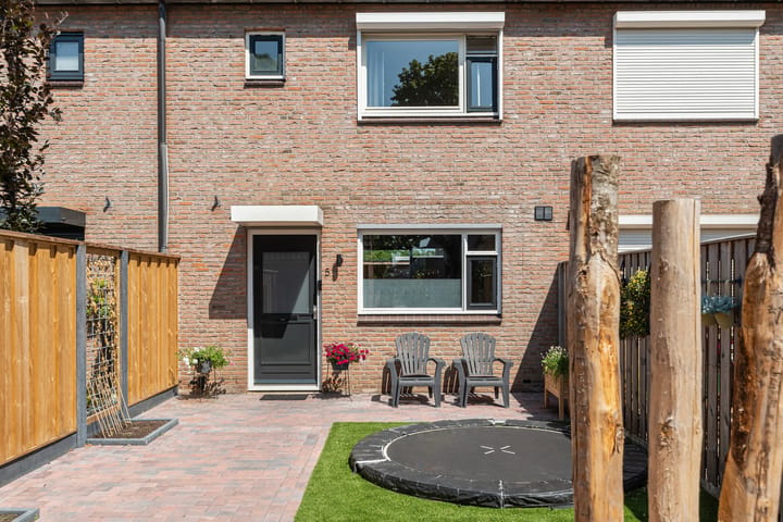 Tussenwoning te koop: van Coeverdenstraat 5, Goor
