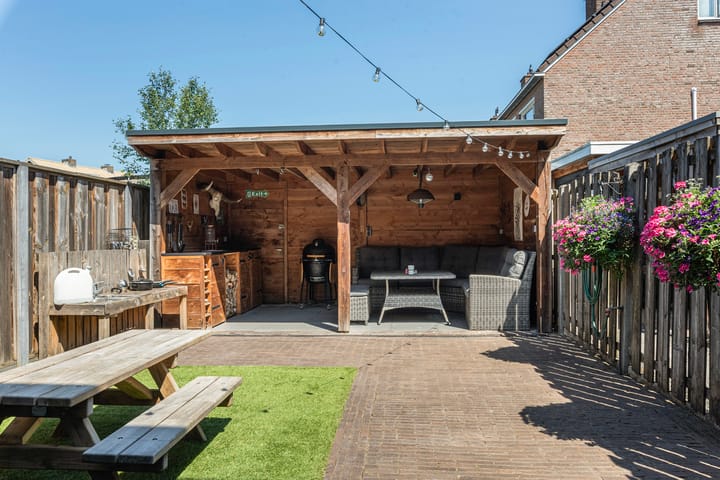 Tussenwoning te koop: van Coeverdenstraat 5, Goor