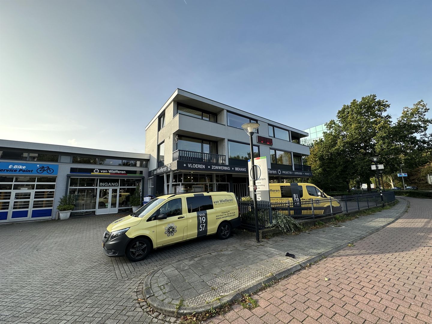 View photo 2 of Hogeweg 45