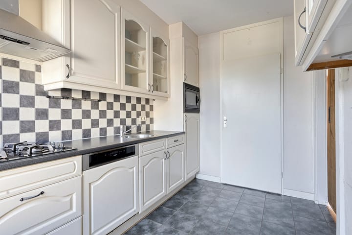Tussenwoning te koop: Peter Corneliusstraat 11, Waalwijk