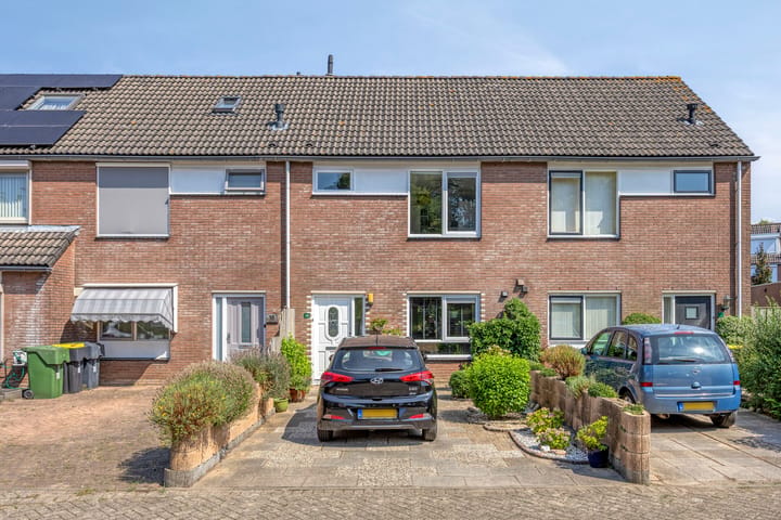 Tussenwoning te koop: Rietsnijder 14, Oud-Beijerland