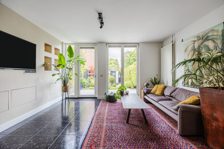 Tussenwoning te koop: Zuidmolenstraat 42, Bergen Op Zoom