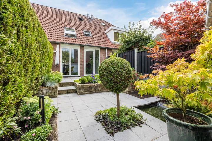 Tussenwoning te koop: Zuidmolenstraat 42, Bergen Op Zoom