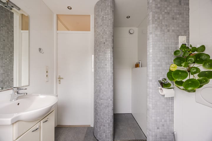 Tussenwoning te koop: Zuidmolenstraat 42, Bergen Op Zoom