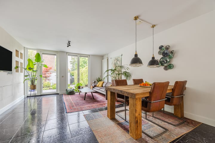 Tussenwoning te koop: Zuidmolenstraat 42, Bergen Op Zoom