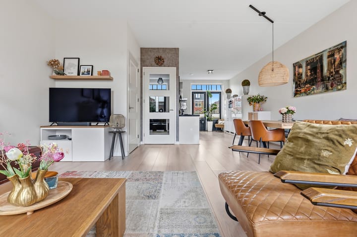 Tussenwoning te koop: Ernest Hemingwaypark 34, 'S-Gravenhage