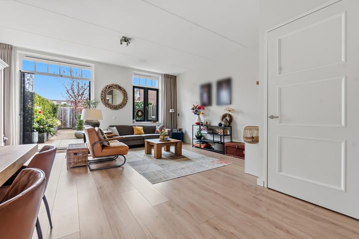 Tussenwoning te koop: Ernest Hemingwaypark 34, 'S-Gravenhage
