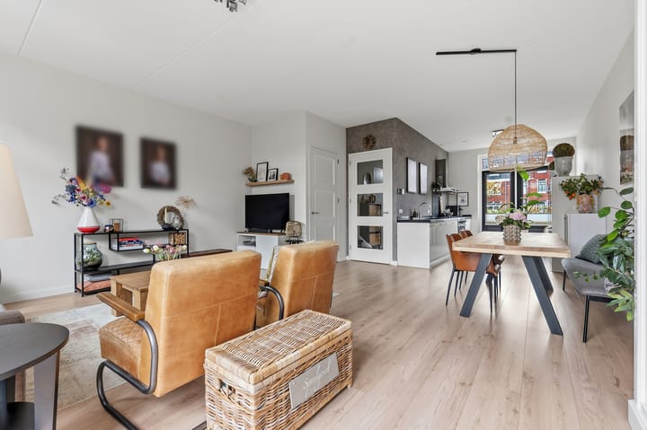 Tussenwoning te koop: Ernest Hemingwaypark 34, 'S-Gravenhage
