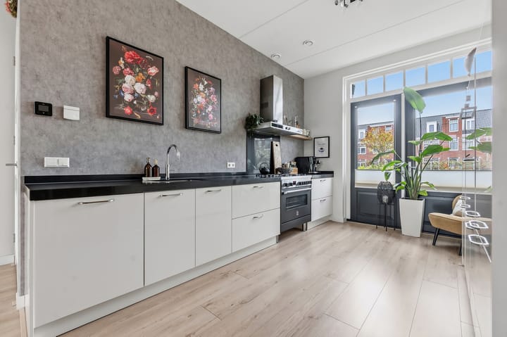 Tussenwoning te koop: Ernest Hemingwaypark 34, 'S-Gravenhage