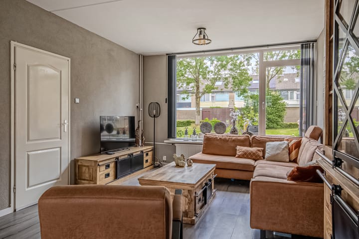 Tussenwoning te koop: Moezelstraat 66, Assen