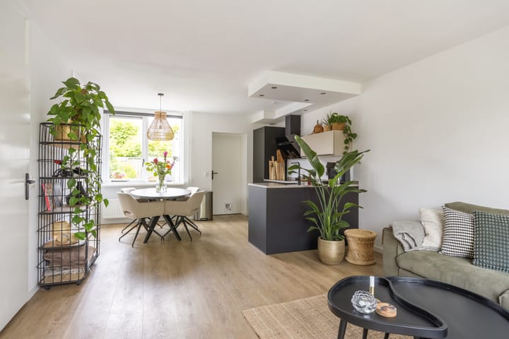 Tussenwoning te koop: Kalmoes 6, Zuidhorn
