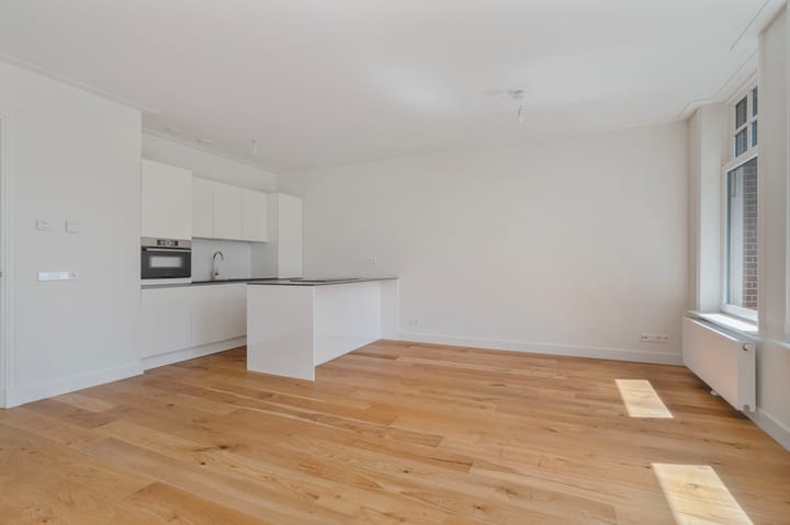 Appartement te koop: Johannes Verhulststraat 142-3, Amsterdam
