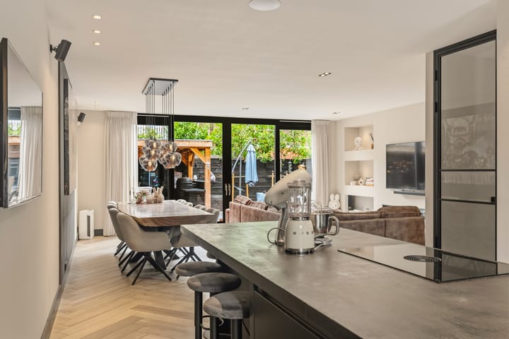 Vrijstaande woning te koop: Herengracht 102, Zaandam