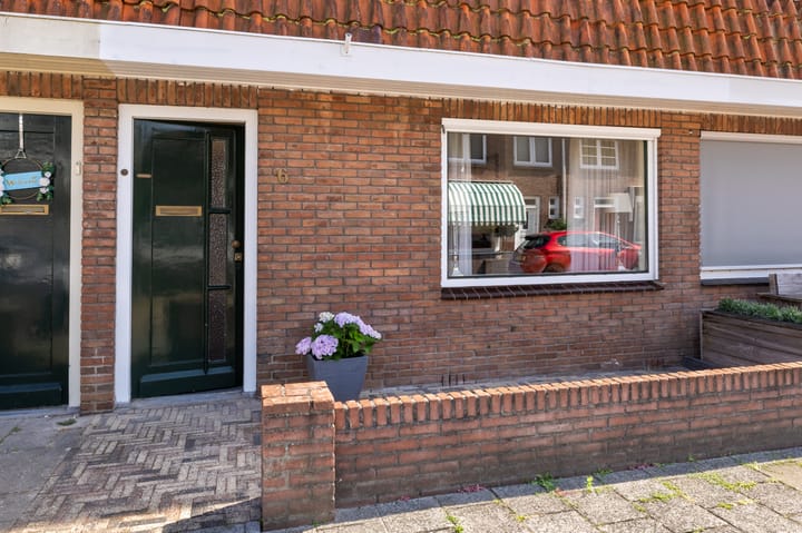 Tussenwoning te koop: van Hasseltstraat 6, Kampen
