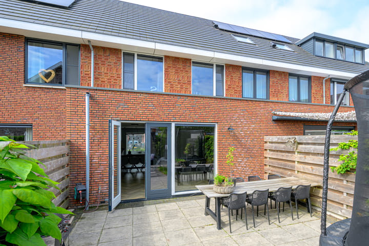 Tussenwoning te koop: Meerval 25, Schagen