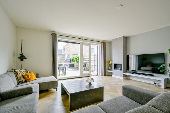 Tussenwoning te koop: Meerval 25, Schagen