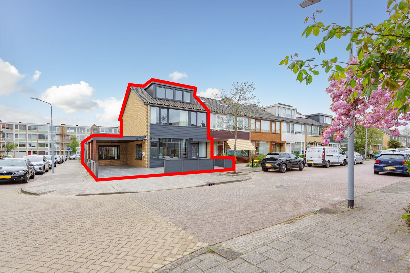 Photo 49 of Van der Waalsstraat 2