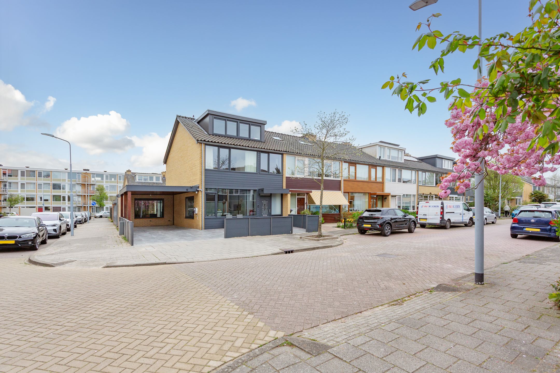 Photo 48 of Van der Waalsstraat 2