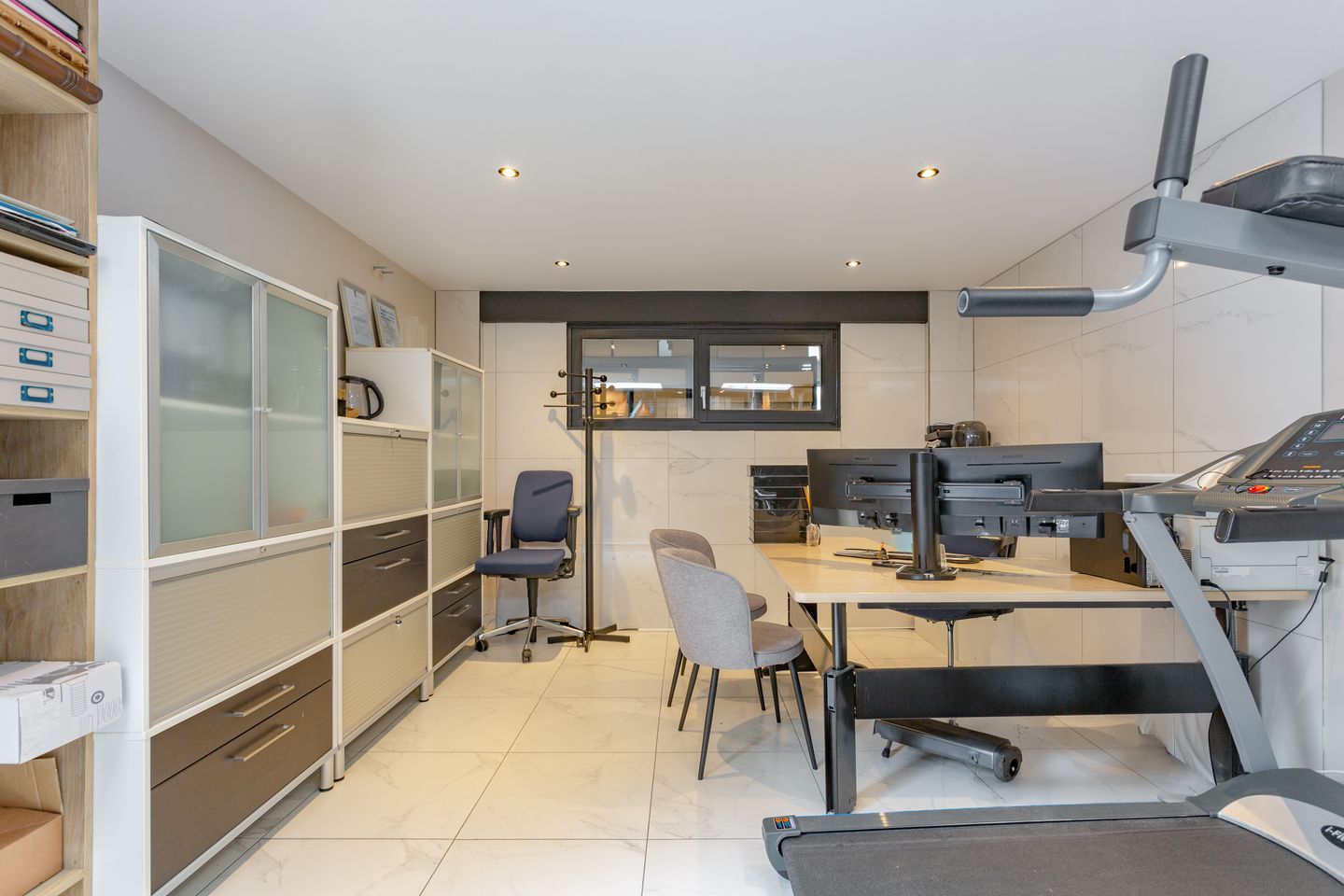 Photo 44 of Van der Waalsstraat 2