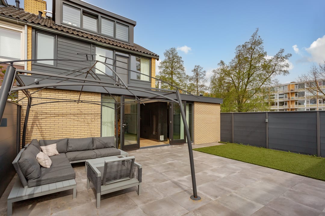 Photo 41 of Van der Waalsstraat 2