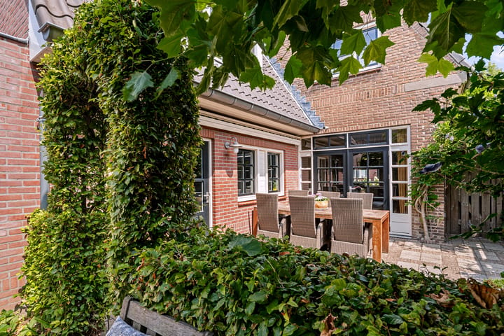 Vrijstaande woning te koop: Oranjelaan 11, Helmond