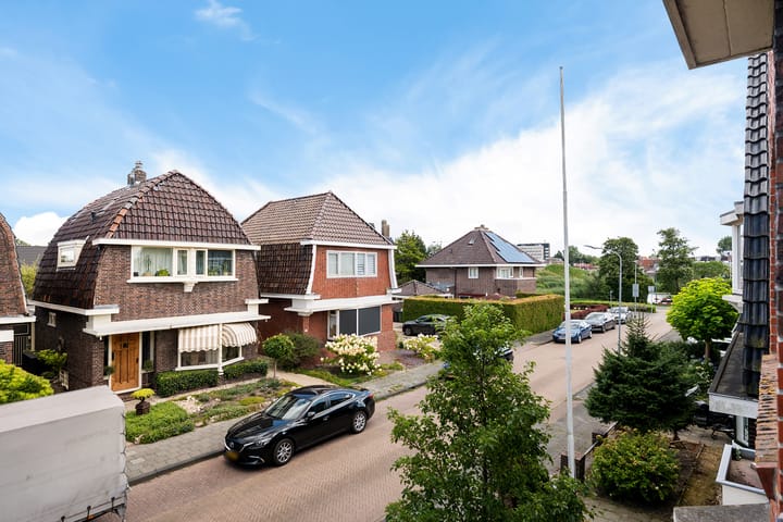 Twee-onder-één-kap te koop: Cornelis Houtmanstraat 6, Delfzijl
