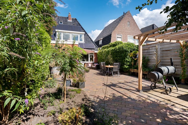 Twee-onder-één-kap te koop: Cornelis Houtmanstraat 6, Delfzijl