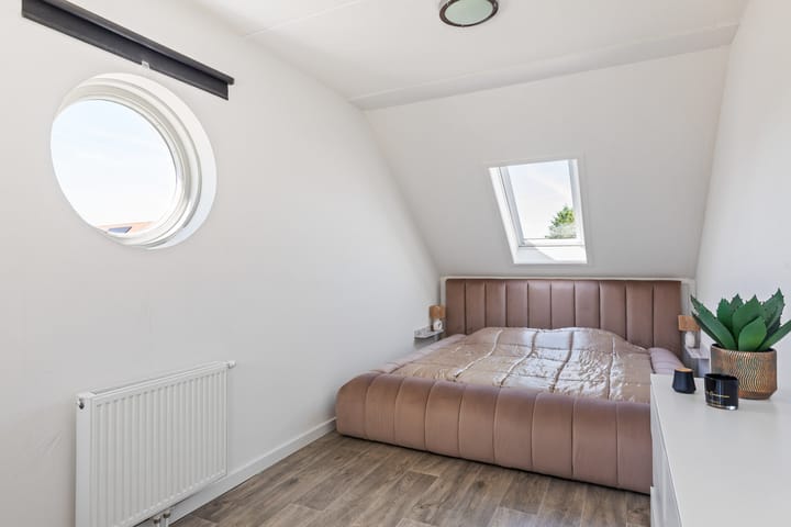 Twee-onder-één-kap te koop: Lover 184, Borne