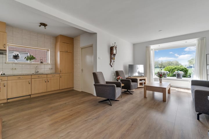 Tussenwoning te koop: Weidebuurt 28, Hardenberg
