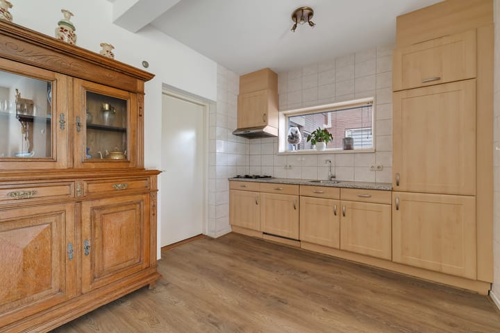 Tussenwoning te koop: Weidebuurt 28, Hardenberg