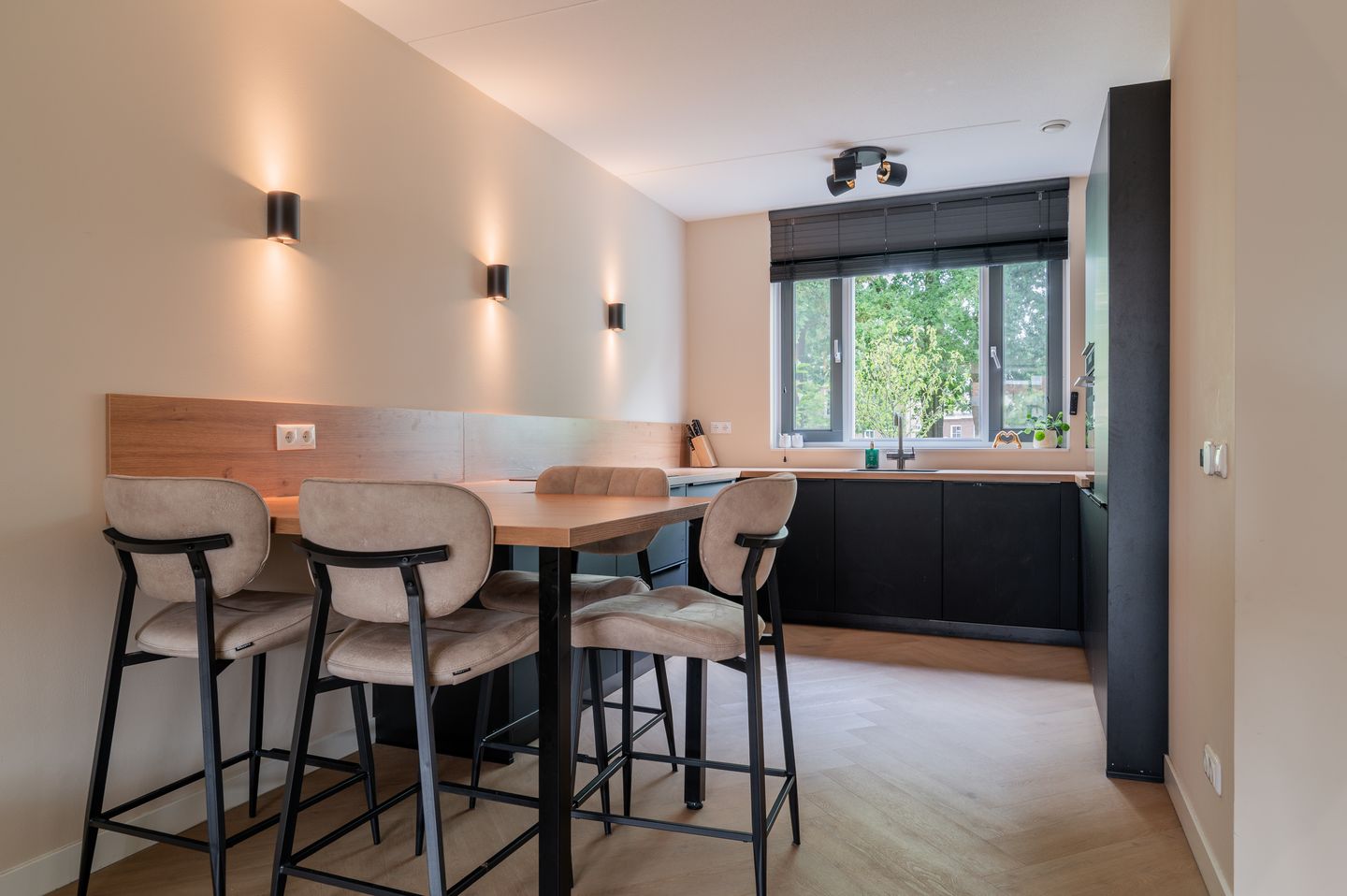 Photo 10 of Van der Waalsstraat 21