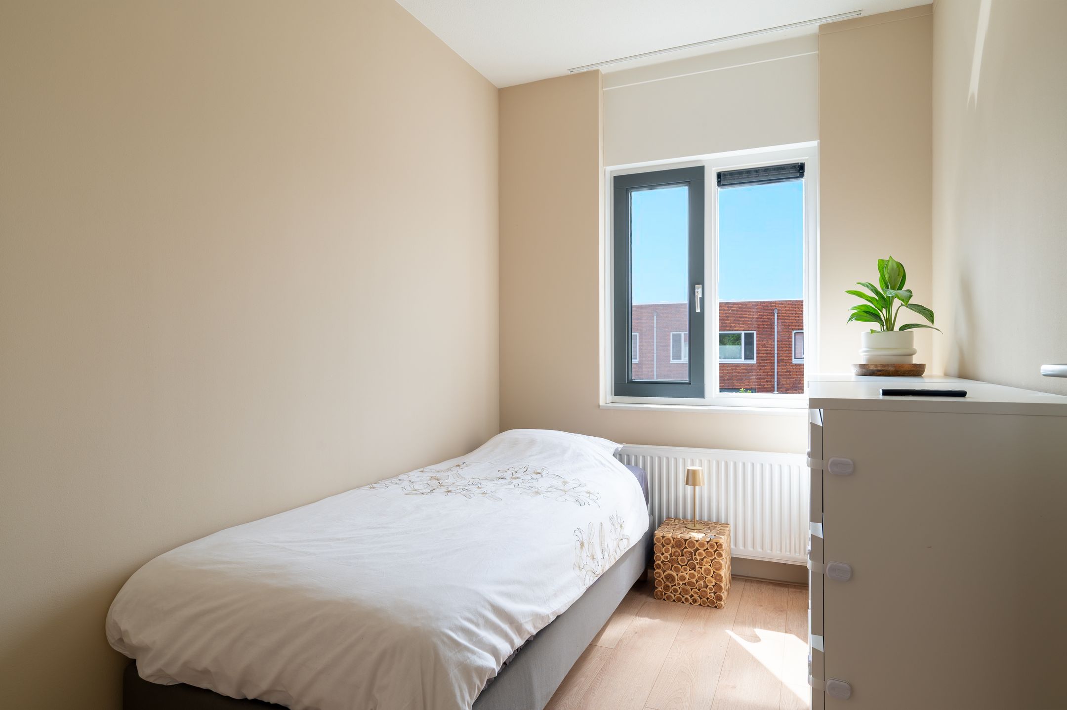 Photo 24 of Van der Waalsstraat 21