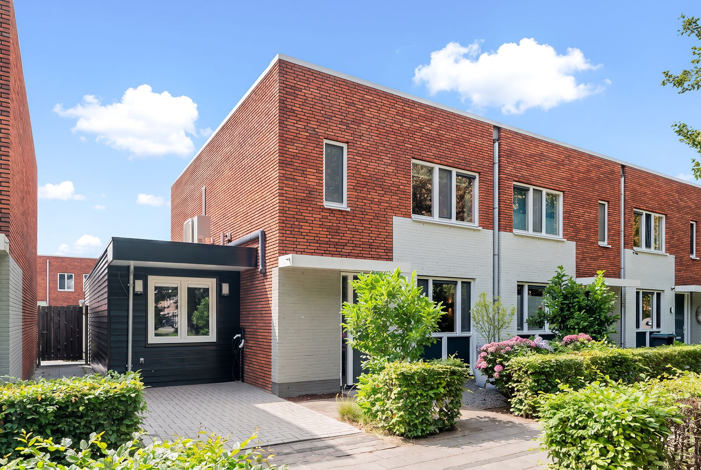 Photo 5 of Van der Waalsstraat 21
