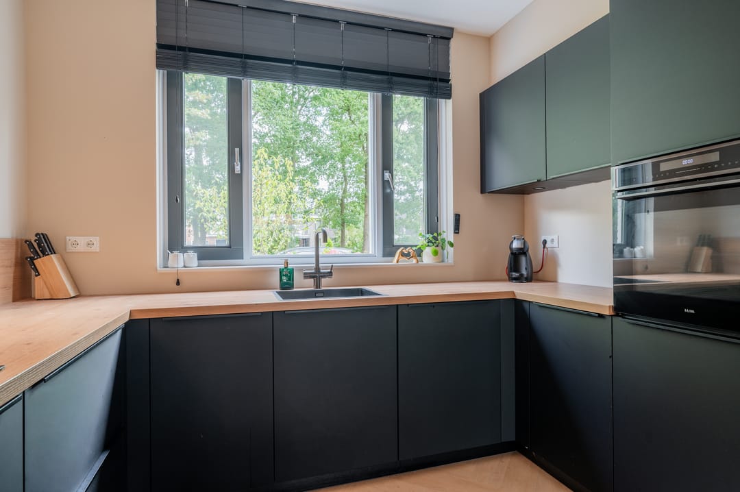 Photo 13 of Van der Waalsstraat 21