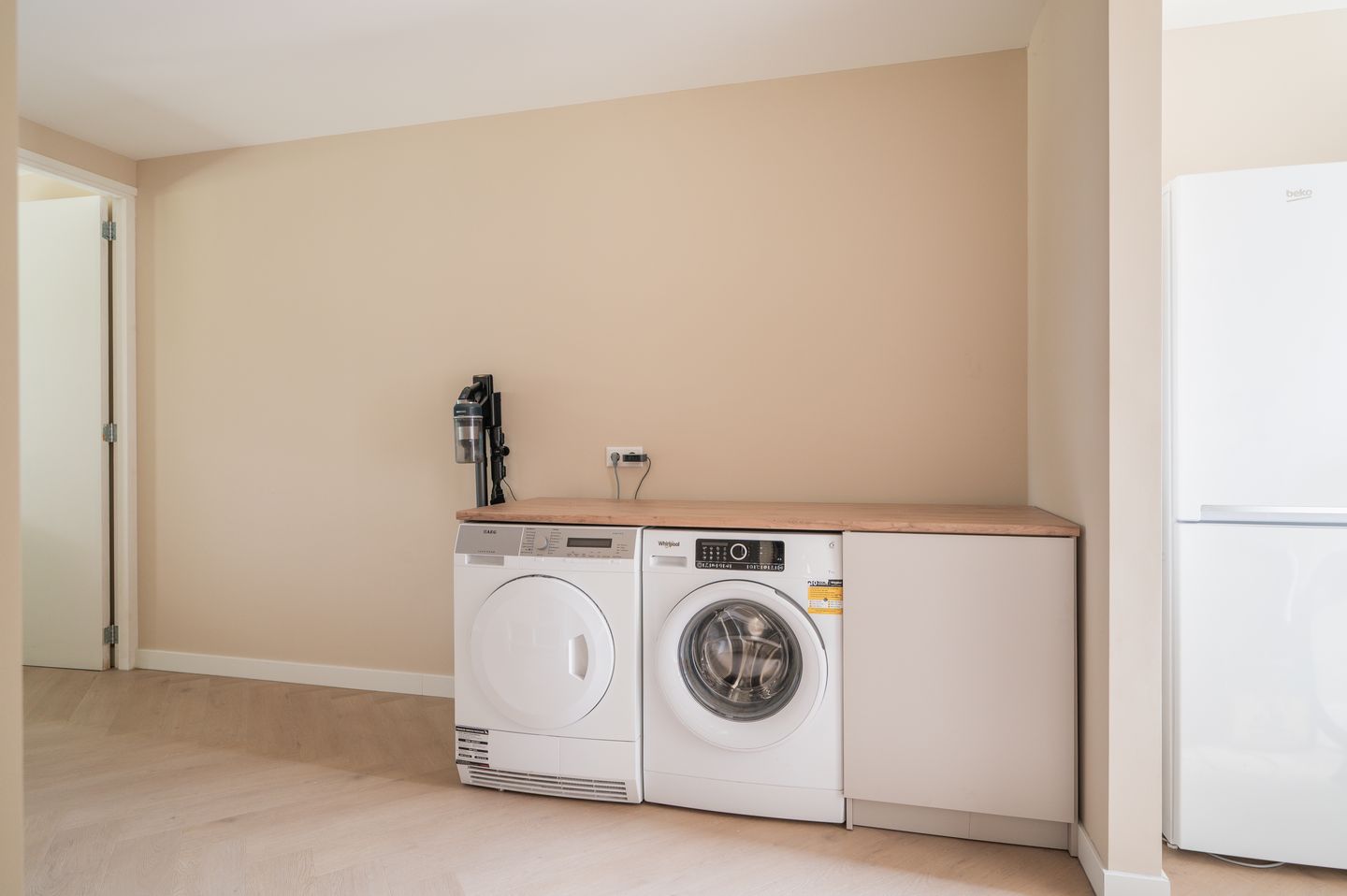 Photo 14 of Van der Waalsstraat 21
