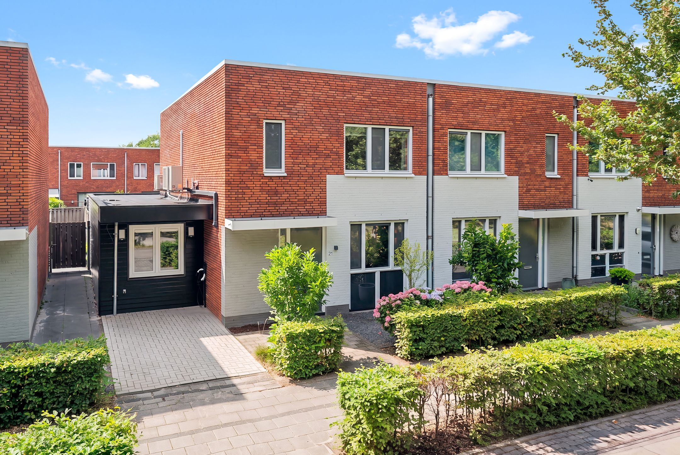 Photo 36 of Van der Waalsstraat 21