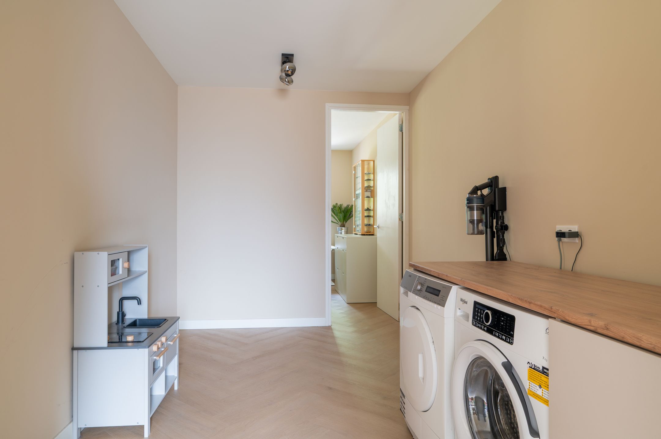 Photo 15 of Van der Waalsstraat 21