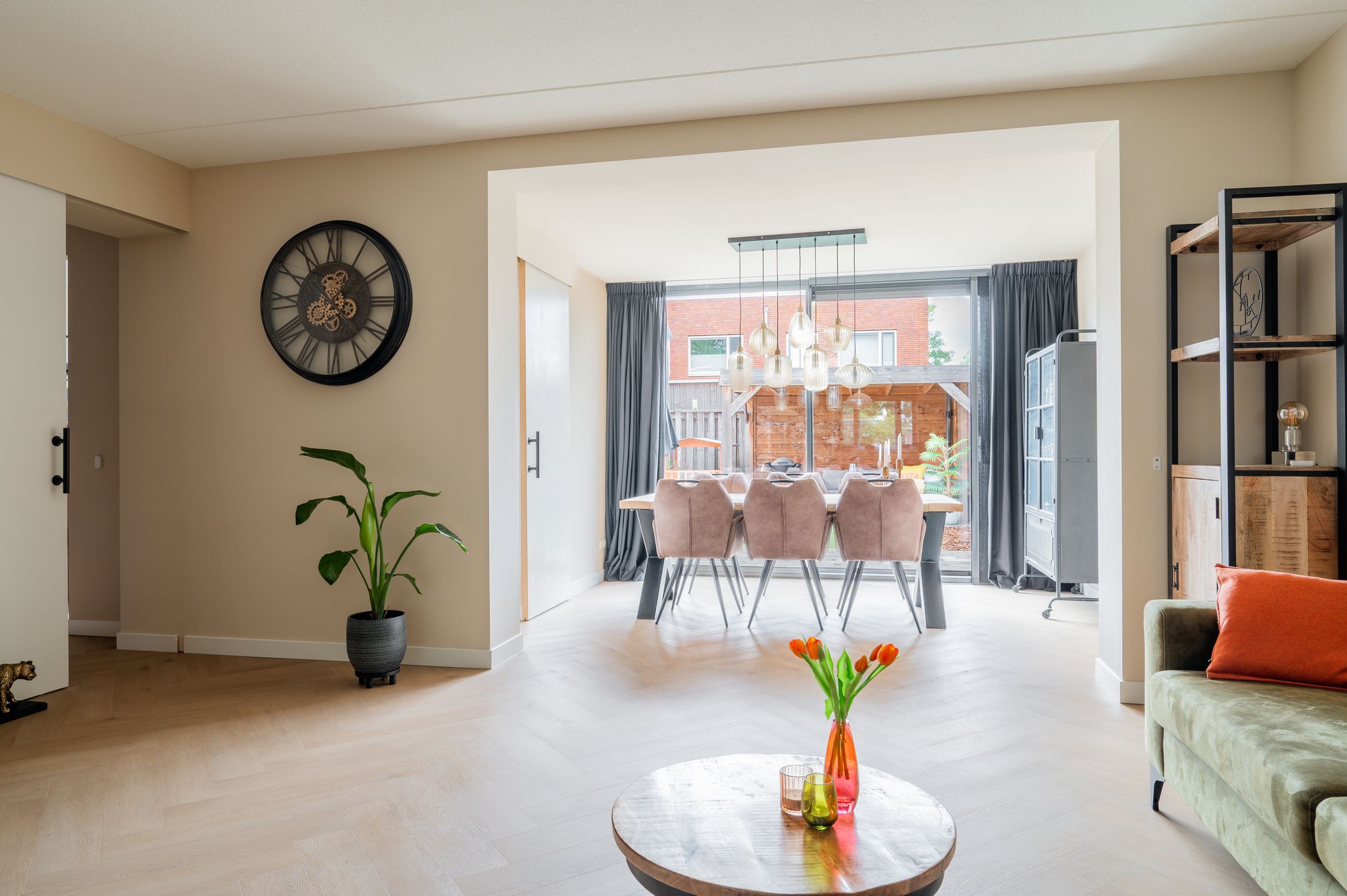 Photo 6 of Van der Waalsstraat 21