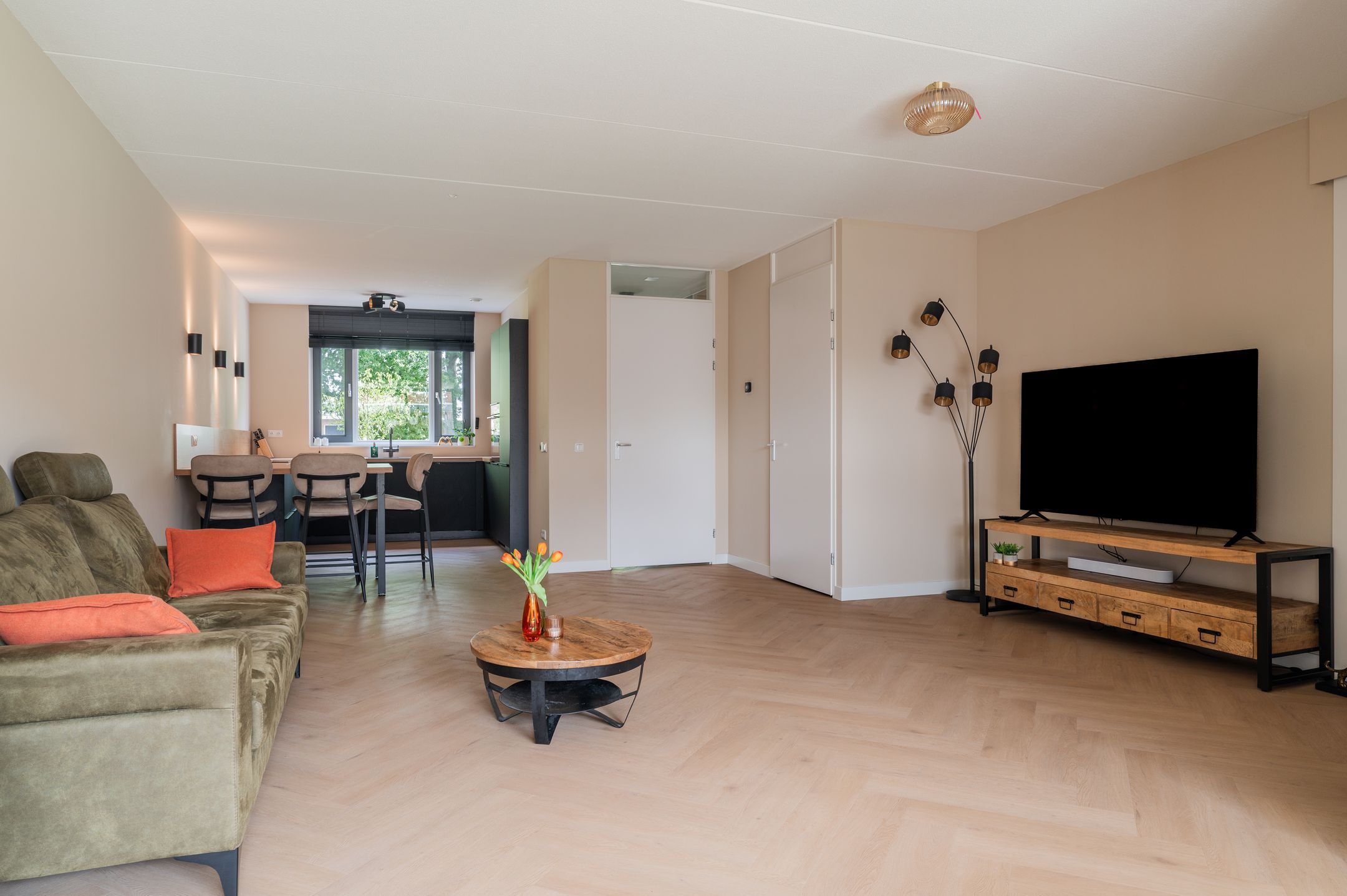 Photo 9 of Van der Waalsstraat 21