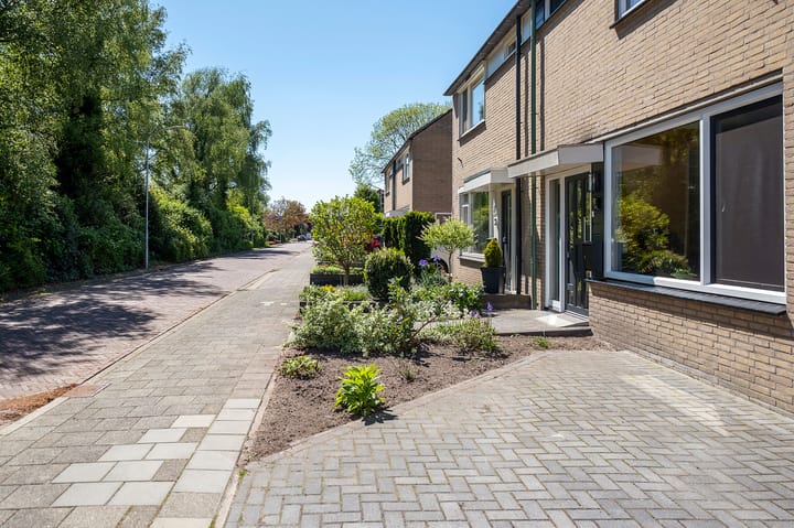 Tussenwoning te koop: Schubertlaan 43, Assen