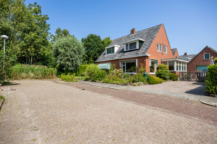 Twee-onder-één-kap te koop: Redger van Bolhuisstraat 14, Warffum