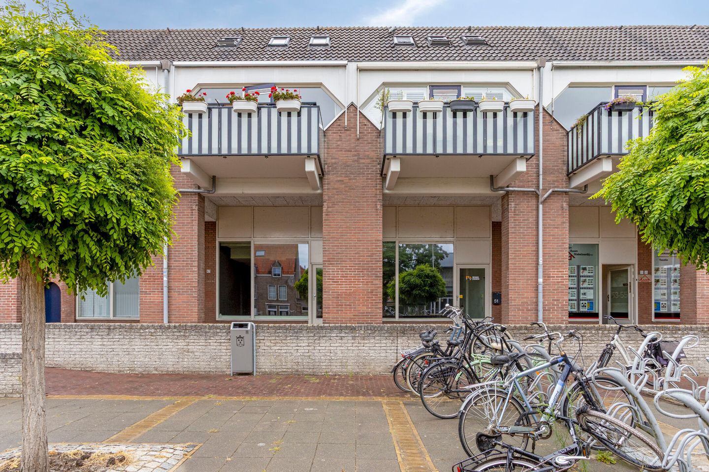 View photo 1 of Westersingel 49