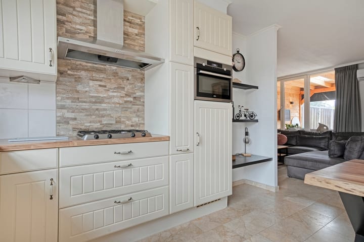 Tussenwoning te koop: Symfoniestraat 2, Enschede