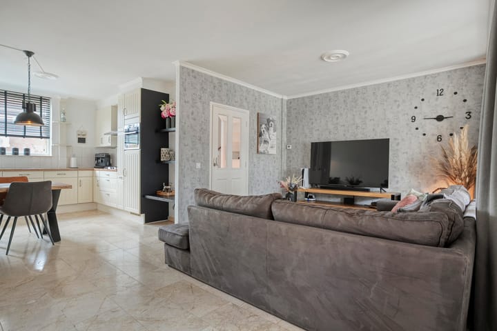 Tussenwoning te koop: Symfoniestraat 2, Enschede