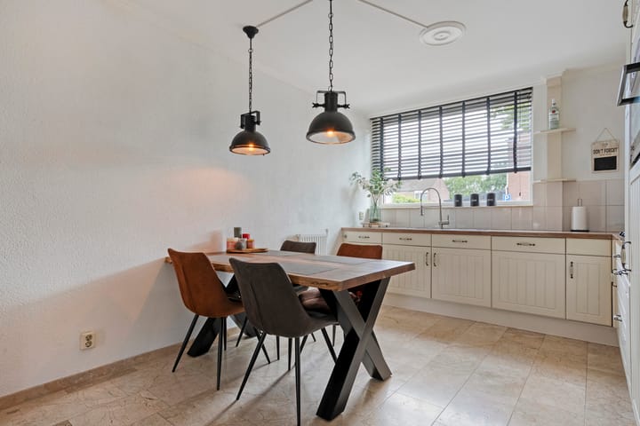 Tussenwoning te koop: Symfoniestraat 2, Enschede